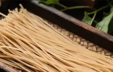 In che modo i produttori di vermicelli di patate dolci possono ridurre i costi e aumentare l'efficienza? L’industria della patata di Qinhuangdao Tongyou risolve le sfide del consumo energetico con lo stoccaggio dell’energia termica